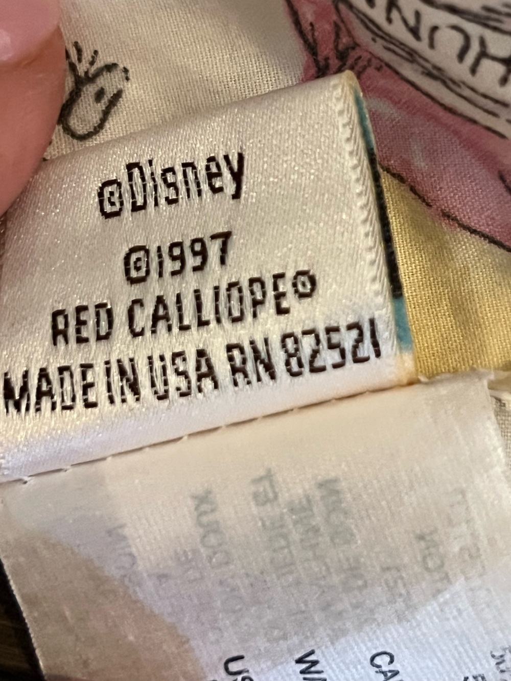Vintage 1997 beige pink Disney Winnie The Pooh baby crib sheet & ruffled bumper - Picture 9 of 10